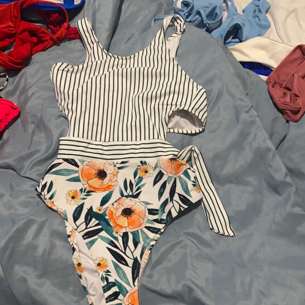 Cupshe cute one piece swim suit